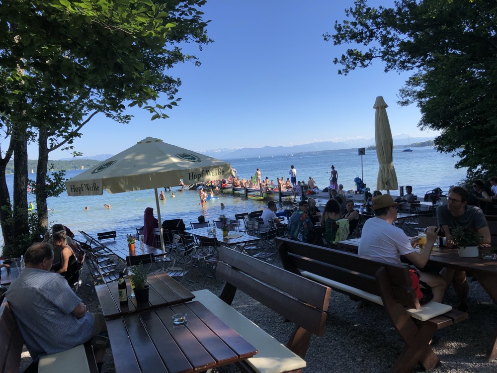 Biergarten Steg 1 Possenhofen im Sommer