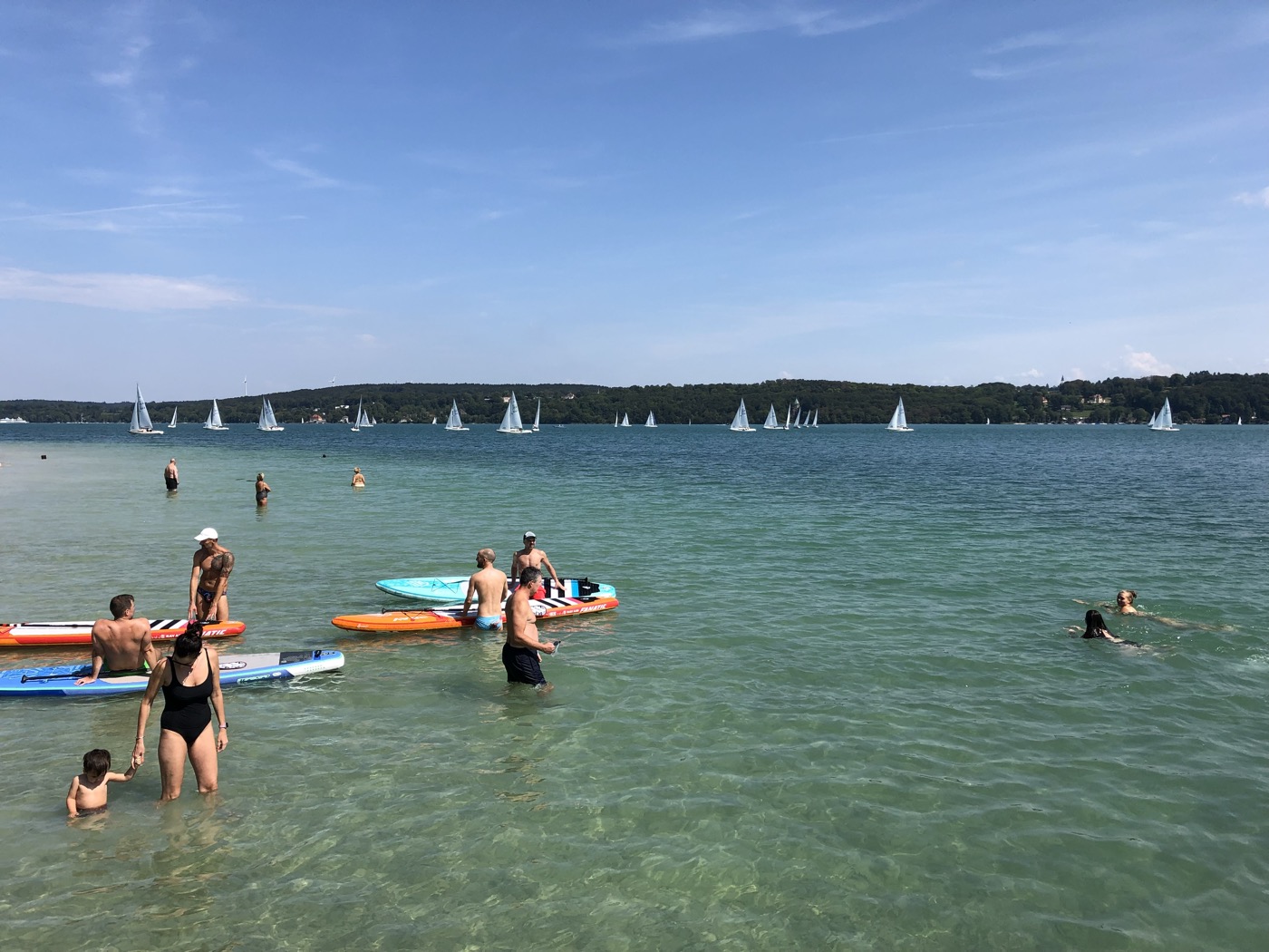 Stand-Up Paddling und Baden am Starnberger See bei Possenhofen